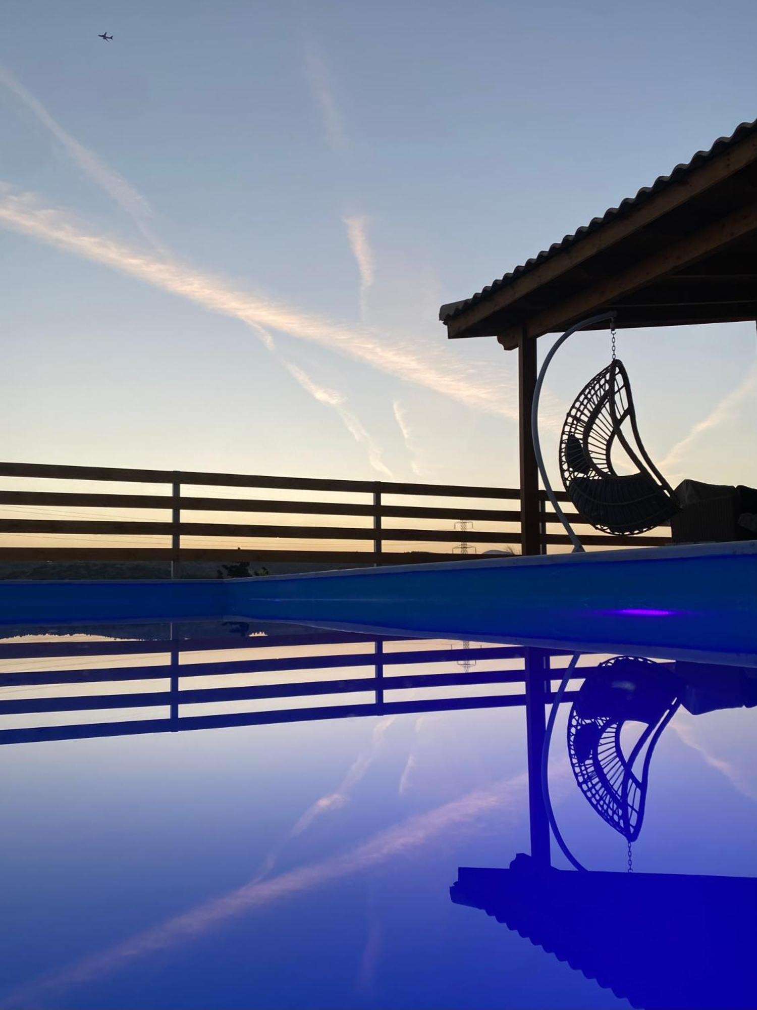 Relaxing Pool House In Lagonisi 1 Kalivia Thorikou