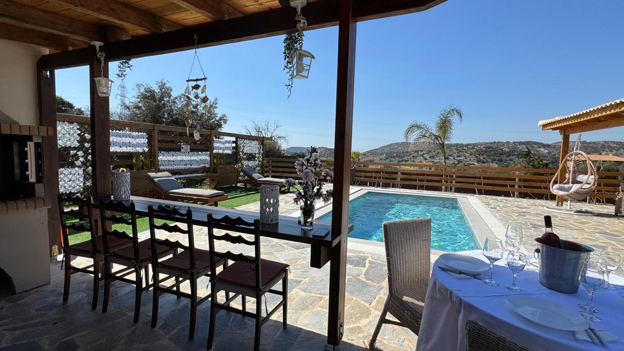 Relaxing Pool House In Lagonisi 1 Kalivia Thorikou