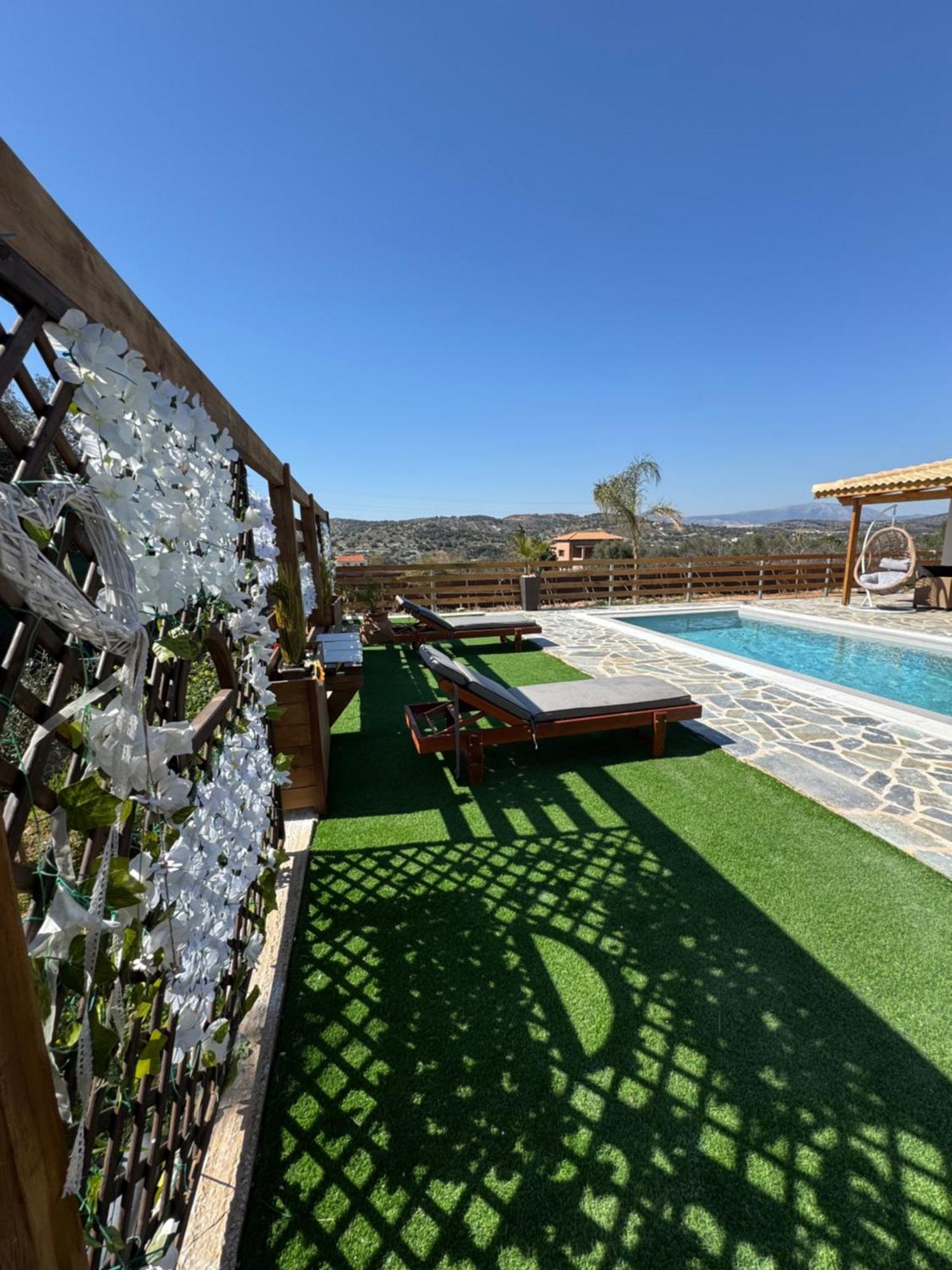 Relaxing Pool House In Lagonisi 1 * Kalivia Thorikou
