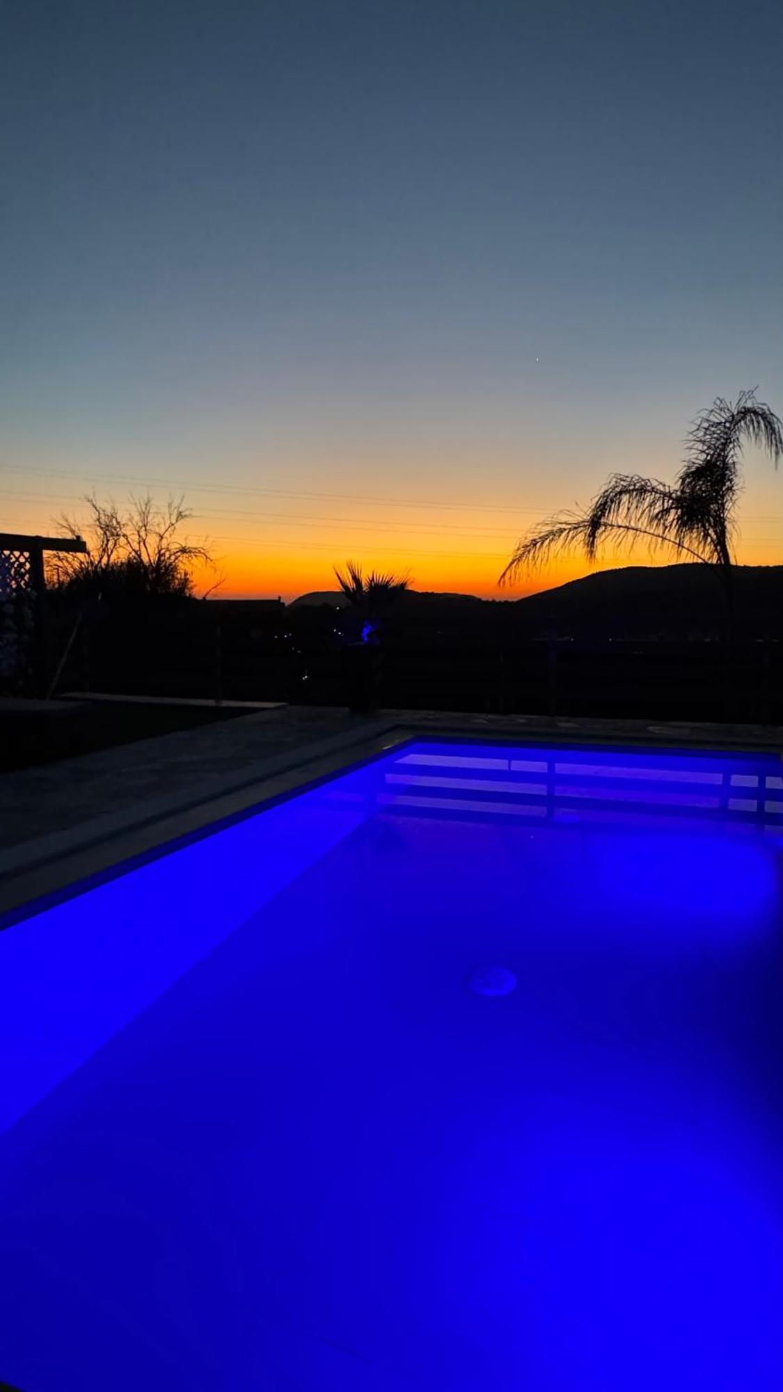 Relaxing Pool House In Lagonisi 1 Kalivia Thorikou